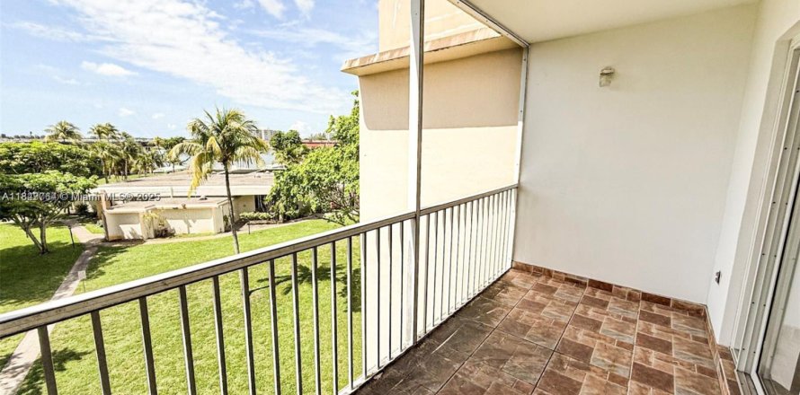 Кондоминиум с 1 спальней в Майами, Флорида № 2012798