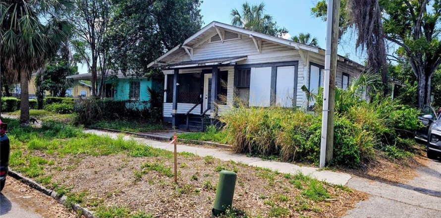 House in Tampa, Florida 3 bedrooms, 122.82 sq.m. № 2108029