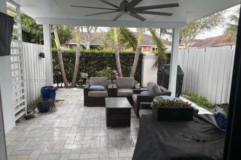 Townhouse in Homestead, Florida 3 bedrooms, 142.14 sq.m. № 2036029 - photo 5