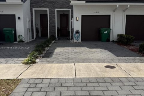 Townhouse in Homestead, Florida 3 bedrooms, 142.14 sq.m. № 2036029