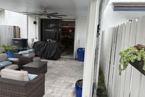 Townhouse in Homestead, Florida 3 bedrooms, 142.14 sq.m. № 2036029 - photo 6