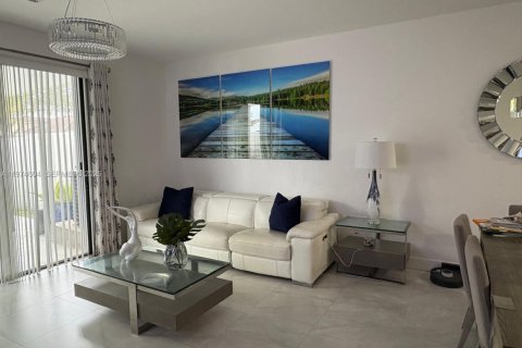 Townhouse in Homestead, Florida 3 bedrooms, 142.14 sq.m. № 2036029 - photo 3