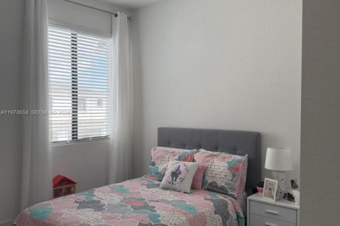 Townhouse in Homestead, Florida 3 bedrooms, 142.14 sq.m. № 2036029 - photo 17