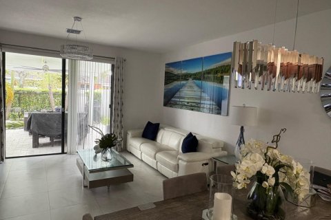 Townhouse in Homestead, Florida 3 bedrooms, 142.14 sq.m. № 2036029 - photo 4