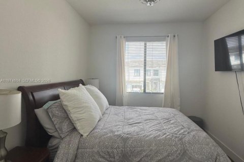 Townhouse in Homestead, Florida 3 bedrooms, 142.14 sq.m. № 2036029 - photo 12