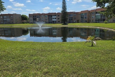 Condo in Sunrise, Florida, 1 bedroom  № 1752433 - photo 6