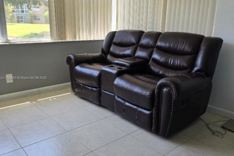 Condo in Sunrise, Florida, 1 bedroom  № 1752433 - photo 3