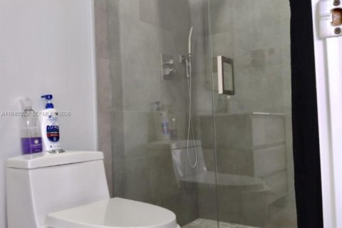 Снять в аренду виллу или дом в Норт-Майами, Флорида 4 спальни, 321.26м2, № 2152701 - фото 21