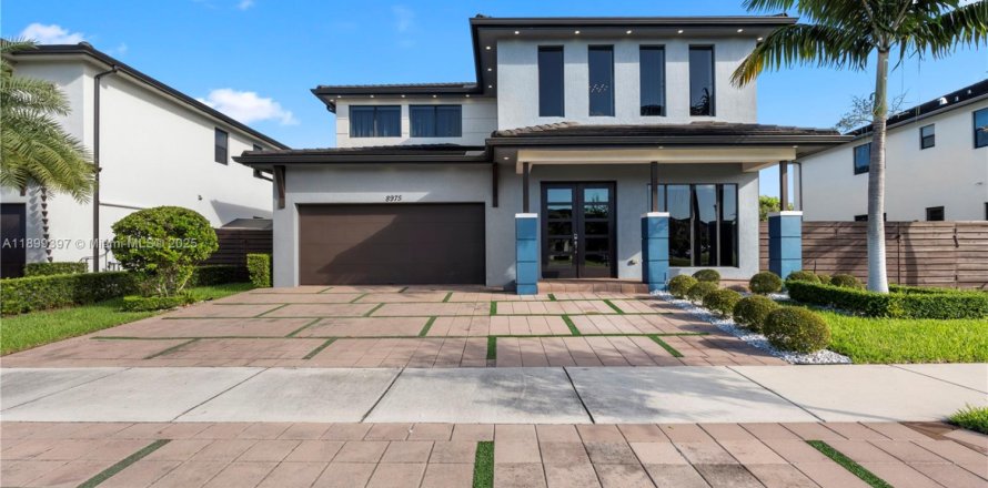 Villa ou maison à Miami Lakes, Floride 4 chambres, 264.49 m2 № 1951265