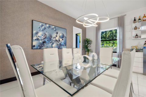 Villa ou maison à vendre à Miami Lakes, Floride: 4 chambres, 264.49 m2 № 1951265 - photo 8