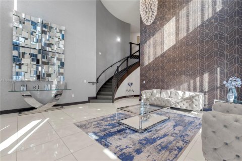 Villa ou maison à vendre à Miami Lakes, Floride: 4 chambres, 264.49 m2 № 1951265 - photo 5