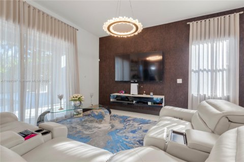 Villa ou maison à vendre à Miami Lakes, Floride: 4 chambres, 264.49 m2 № 1951265 - photo 9