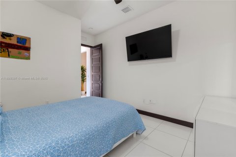 Villa ou maison à vendre à Miami Lakes, Floride: 4 chambres, 264.49 m2 № 1951265 - photo 18