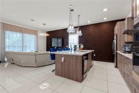 Villa ou maison à vendre à Miami Lakes, Floride: 4 chambres, 264.49 m2 № 1951265 - photo 6