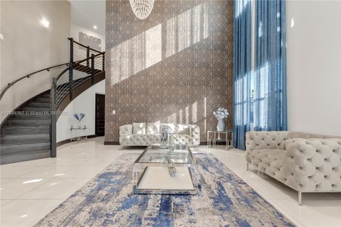 Villa ou maison à vendre à Miami Lakes, Floride: 4 chambres, 264.49 m2 № 1951265 - photo 2