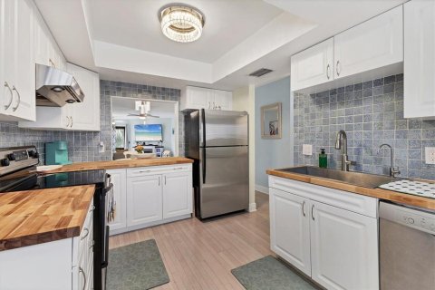 Townhouse in Tarpon Springs, Florida 2 bedrooms, 108.7 sq.m. № 1776947 - photo 10