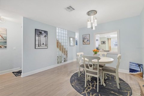 Townhouse in Tarpon Springs, Florida 2 bedrooms, 108.7 sq.m. № 1776947 - photo 18