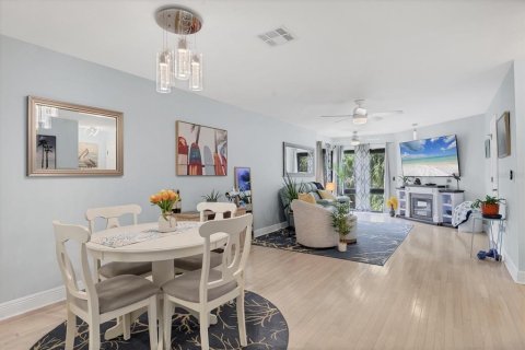 Townhouse in Tarpon Springs, Florida 2 bedrooms, 108.7 sq.m. № 1776947 - photo 17