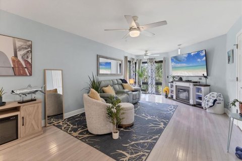 Townhouse in Tarpon Springs, Florida 2 bedrooms, 108.7 sq.m. № 1776947 - photo 7