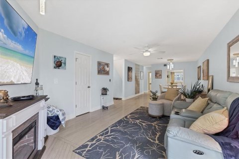 Townhouse in Tarpon Springs, Florida 2 bedrooms, 108.7 sq.m. № 1776947 - photo 8