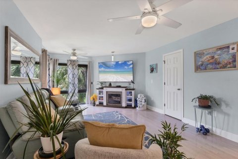 Townhouse in Tarpon Springs, Florida 2 bedrooms, 108.7 sq.m. № 1776947 - photo 9