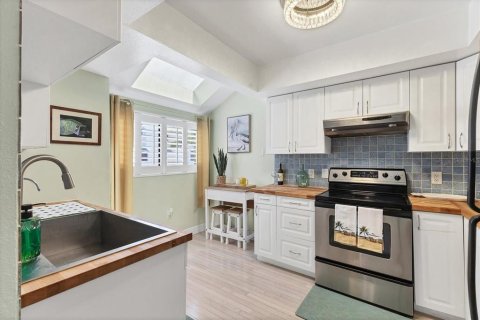 Townhouse in Tarpon Springs, Florida 2 bedrooms, 108.7 sq.m. № 1776947 - photo 11