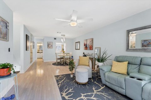 Townhouse in Tarpon Springs, Florida 2 bedrooms, 108.7 sq.m. № 1776947 - photo 6