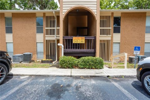 Condo in Gainesville, Florida, 1 bedroom  № 1250903 - photo 1