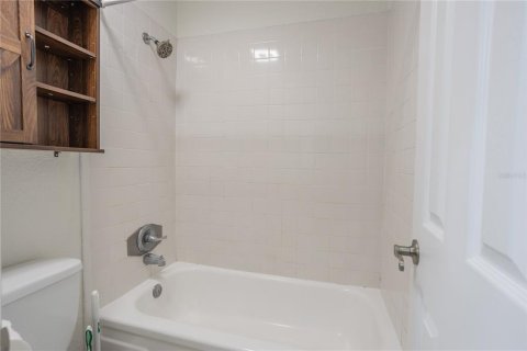 Condo in Gainesville, Florida, 1 bedroom  № 1250903 - photo 15