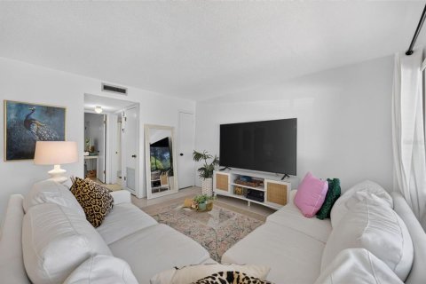 Condo in Winter Park, Florida, 1 bedroom  № 2156415 - photo 13