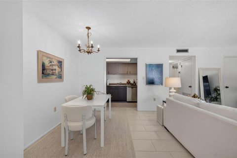Condo in Winter Park, Florida, 1 bedroom  № 2156415 - photo 11