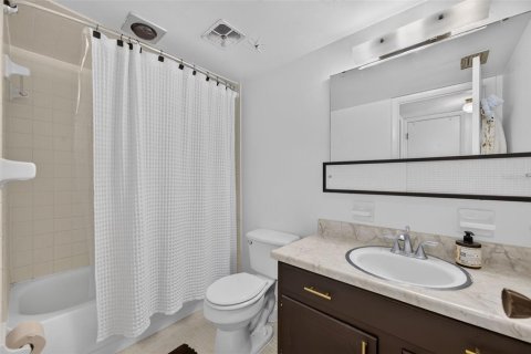 Condo in Winter Park, Florida, 1 bedroom  № 2156415 - photo 16