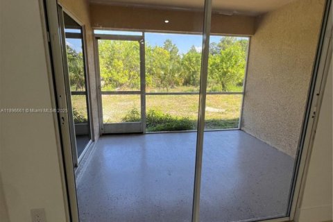 Propiedad comercial en venta en Lehigh Acres, Florida № 2081516 - foto 21