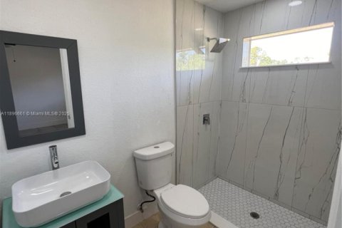 Propiedad comercial en venta en Lehigh Acres, Florida № 2081516 - foto 28