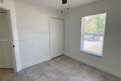 Propiedad comercial en venta en Lehigh Acres, Florida № 2081516 - foto 15