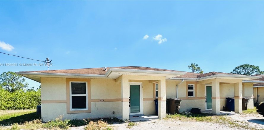 Propiedad comercial en Lehigh Acres, Florida № 2081516