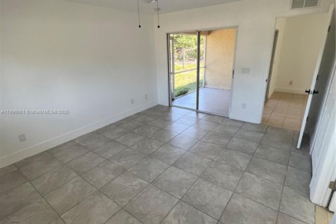 Propiedad comercial en venta en Lehigh Acres, Florida № 2081516 - foto 22