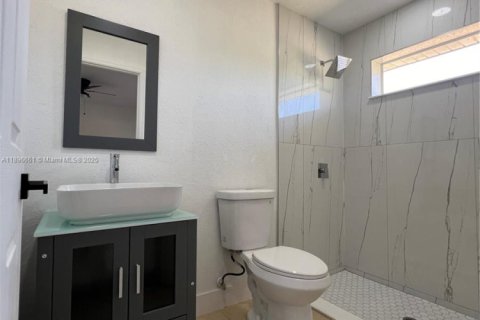 Propiedad comercial en venta en Lehigh Acres, Florida № 2081516 - foto 25