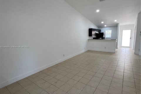 Propiedad comercial en venta en Lehigh Acres, Florida № 2081516 - foto 18