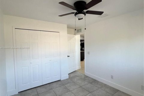 Propiedad comercial en venta en Lehigh Acres, Florida № 2081516 - foto 12
