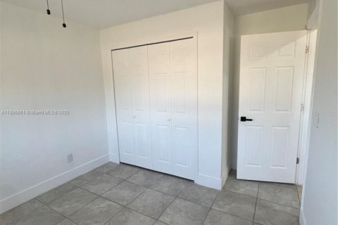 Propiedad comercial en venta en Lehigh Acres, Florida № 2081516 - foto 13