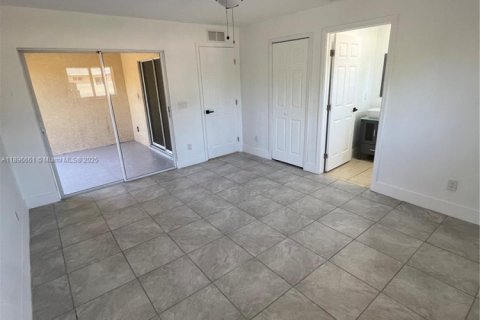 Propiedad comercial en venta en Lehigh Acres, Florida № 2081516 - foto 20