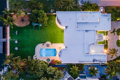 House in Hollywood, Florida 8 bedrooms, 624.12 sq.m. № 1951097 - photo 28