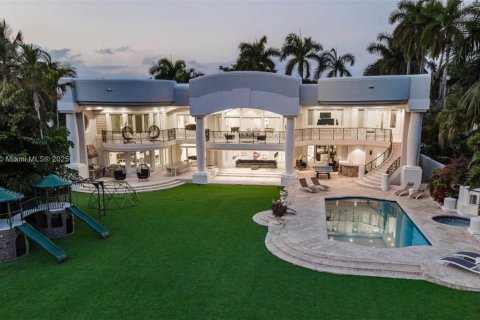House in Hollywood, Florida 8 bedrooms, 624.12 sq.m. № 1951097 - photo 2