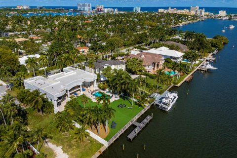 House in Hollywood, Florida 8 bedrooms, 624.12 sq.m. № 1951097 - photo 19