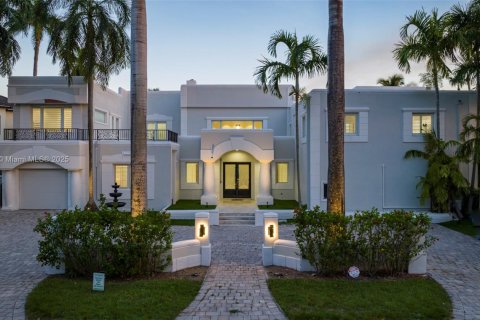 House in Hollywood, Florida 8 bedrooms, 624.12 sq.m. № 1951097 - photo 25
