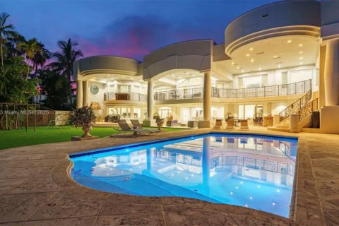 House in Hollywood, Florida 8 bedrooms, 624.12 sq.m. № 1951097 - photo 3