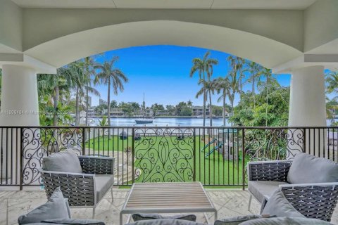 House in Hollywood, Florida 8 bedrooms, 624.12 sq.m. № 1951097 - photo 13