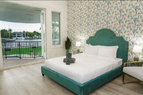 House in Hollywood, Florida 8 bedrooms, 624.12 sq.m. № 1951097 - photo 12