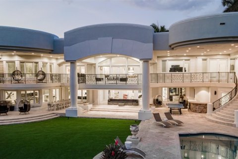 House in Hollywood, Florida 8 bedrooms, 624.12 sq.m. № 1951097 - photo 16